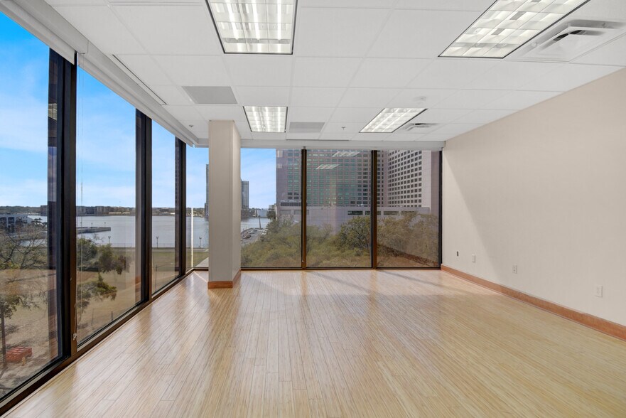 More Photos Of 233 E Bay St, Jacksonville Office For Sale