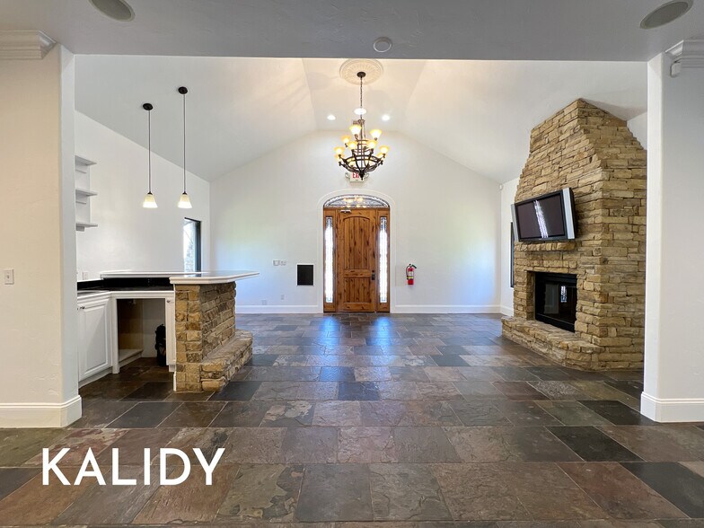 More Photos Of 14909 N Kelly Ave, Edmond Loft Creative Space For Lease