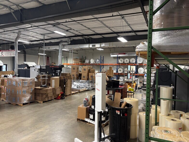 More Photos Of 901 S Charles Richard Beall Blvd, Debary Warehouse For Lease