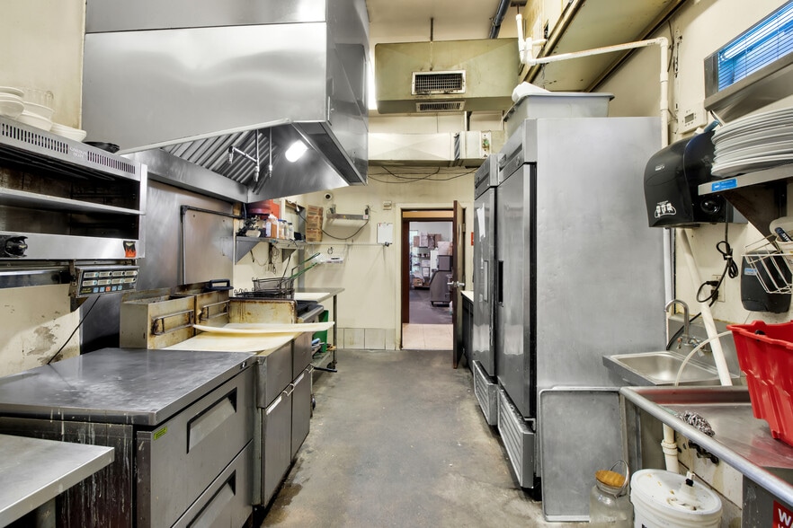 More Photos Of 410 Us Highway 79 S, Henderson Hotel For Lease