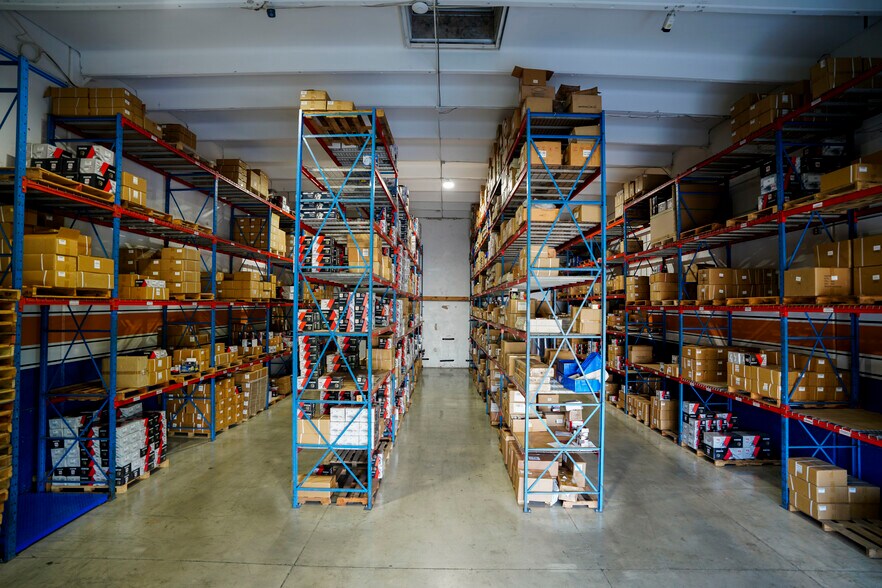 More Photos Of 7865 NW 46th St, Doral Warehouse For Lease