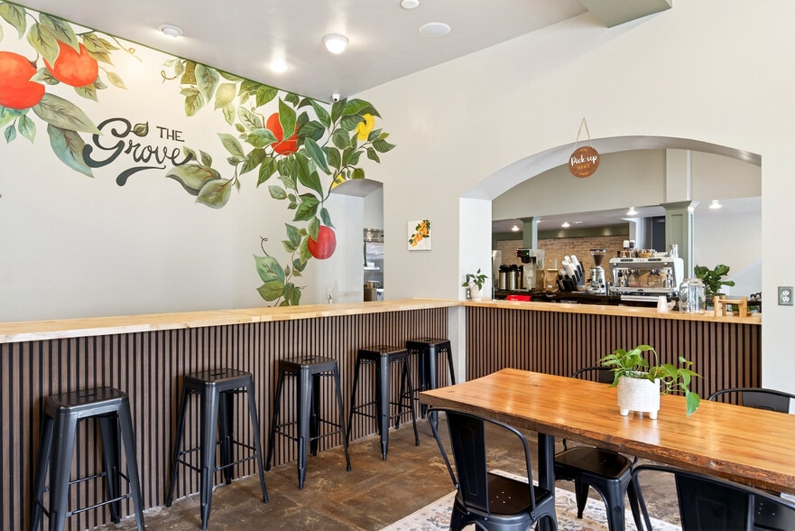 More Photos Of 33 Elm St, East Aurora Restaurant For Sale