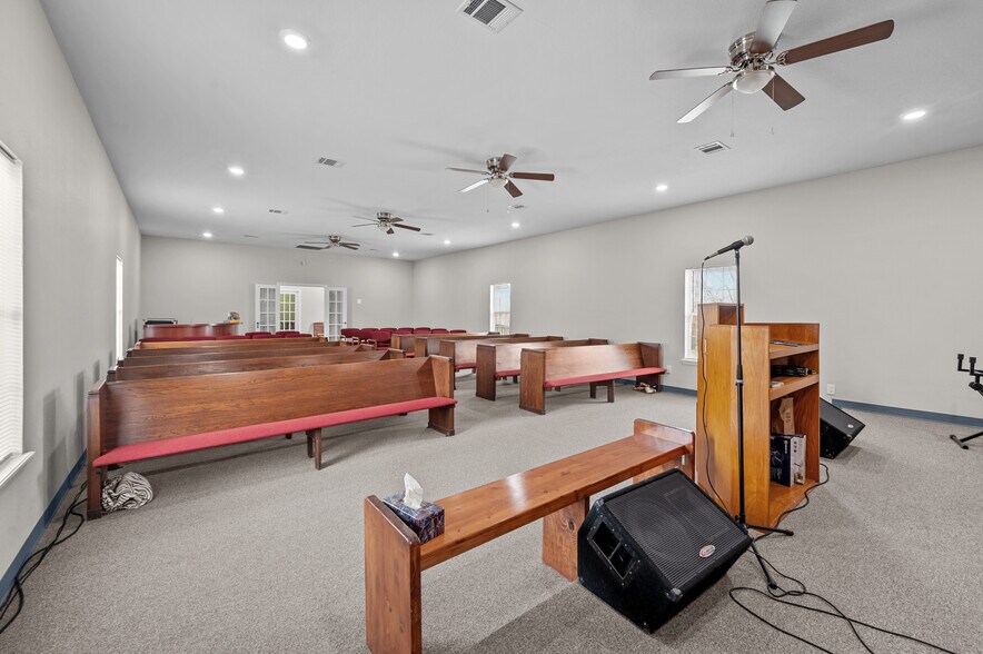 More Photos Of 1208 W Clayton St, Dayton Medical For Sale