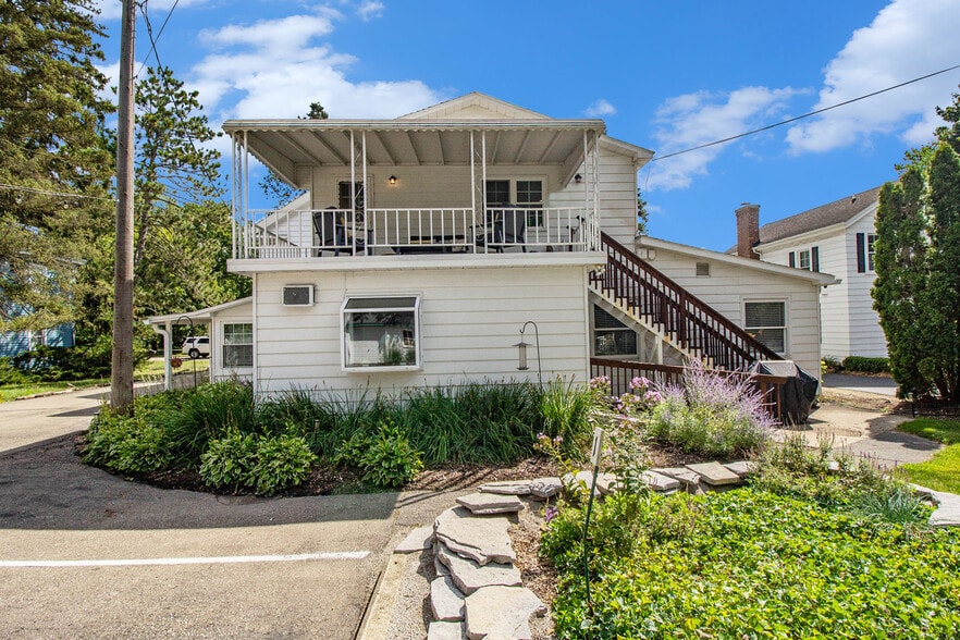 More Photos Of 155 N Main St, Village of Clarkston Hospitality For Sale