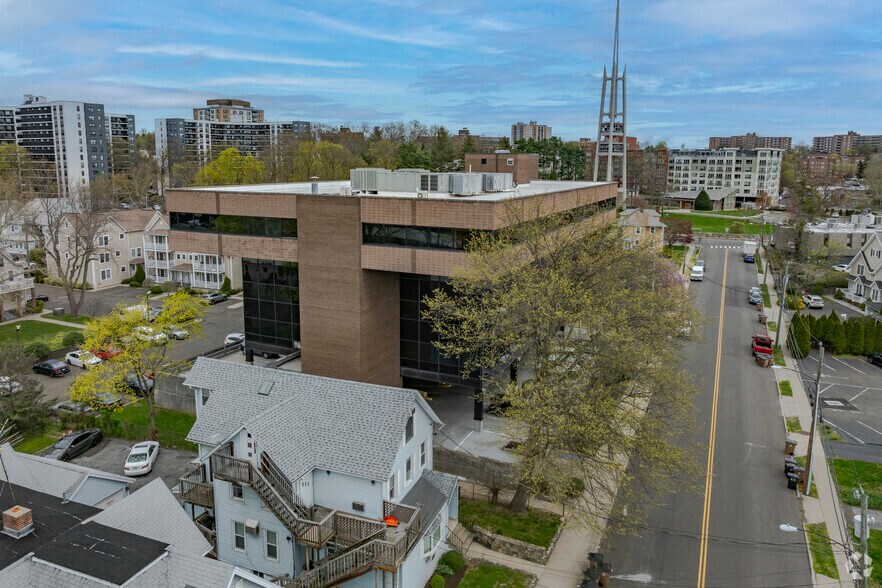 More Photos Of 30 Oak St, Stamford Office For Sale