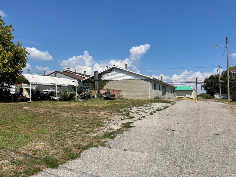 More Photos Of 808 16th St, Parkersburg General Retail For Sale