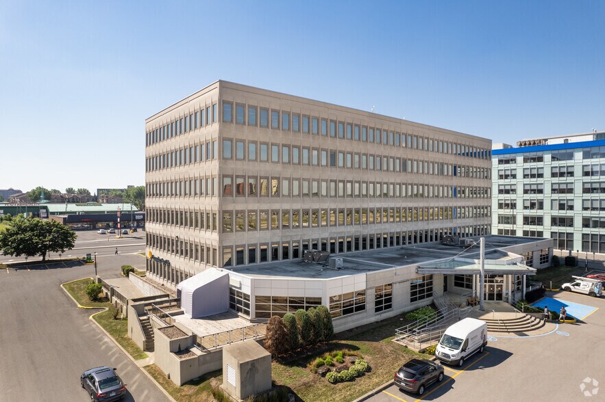 More Photos Of 3131 Boul Saint-Martin O, Laval Office For Lease