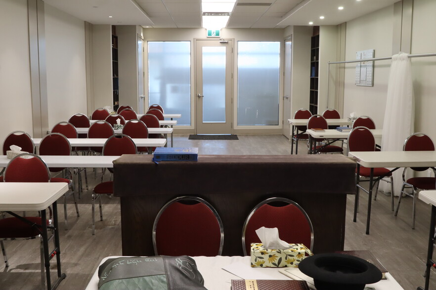 More Photos Of 1-19 Rue Sunnydale, Dollard-des-Ormeaux Storefront Retail Office For Lease