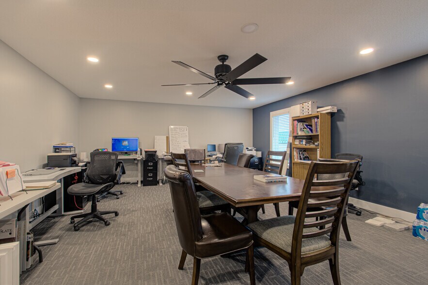 More Photos Of 1600 SW Market St, Lee's Summit Office For Sale