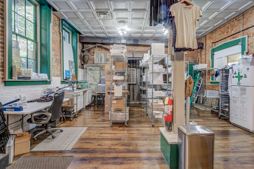 More Photos Of 109 E Main St, Jonesborough Storefront For Sale