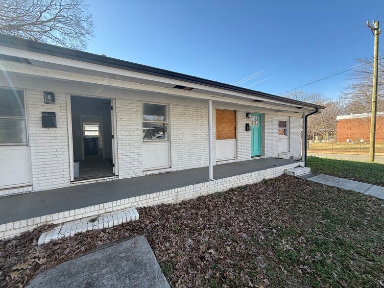 More Photos Of 2427 Carmine St, Charlotte Multifamily For Sale