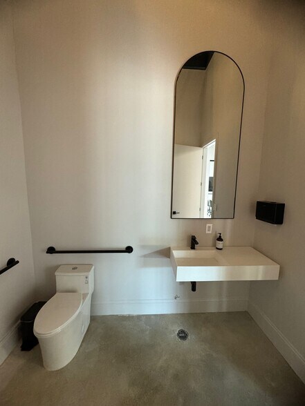 More Photos Of 8747 SW 134th St, Miami Warehouse For Lease