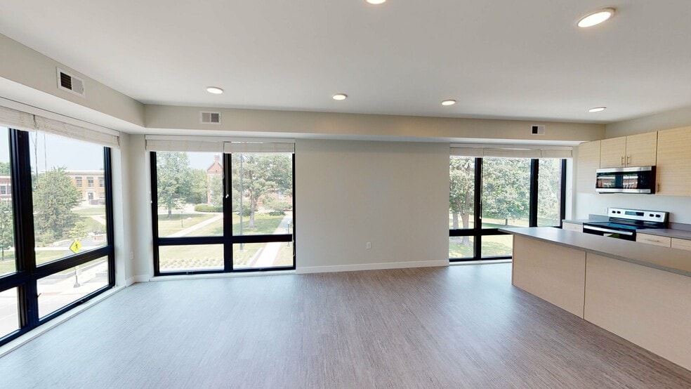 More Photos Of 2530 University Ave, Des Moines Apartments For Lease