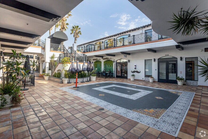 More Photos Of 909 Prospect St, La Jolla General Retail For Lease