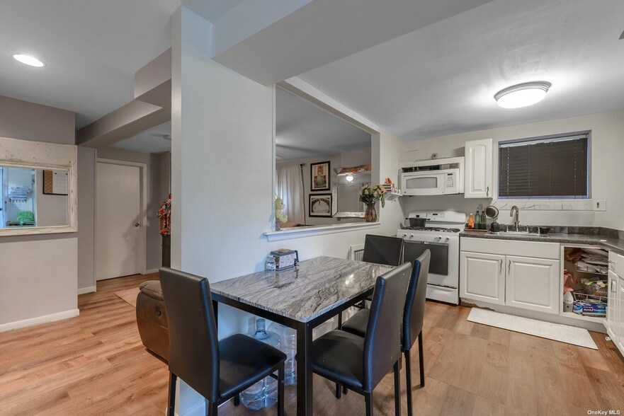 More Photos Of 52 Graywood Rd, Port Washington Apartments For Sale