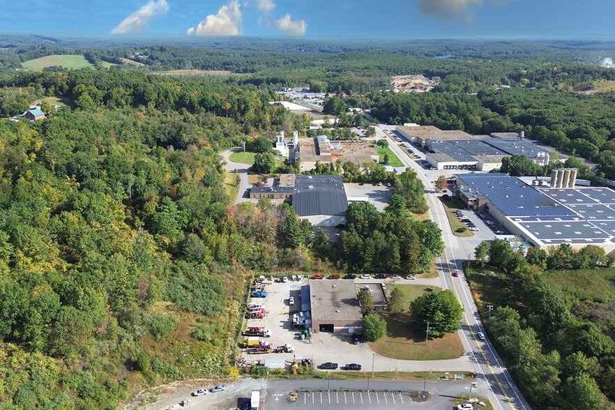 More Photos Of 154 Pioneer Dr, Leominster Distribution For Sale