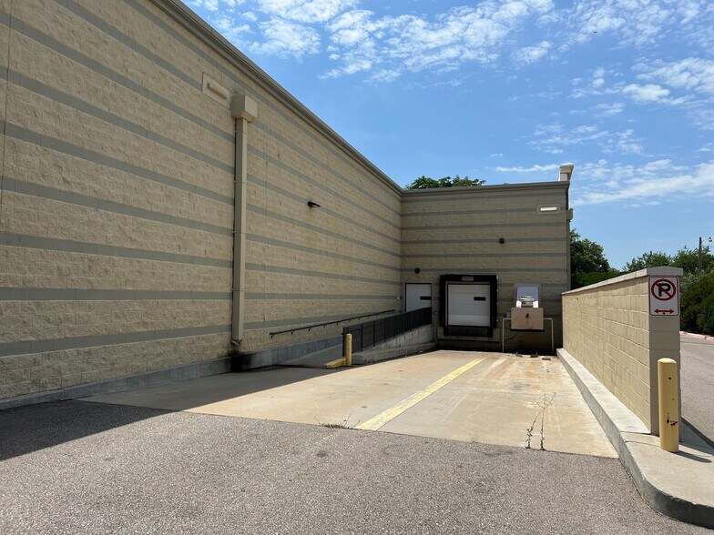 More Photos Of 7728 E Central Ave, Wichita Supermarket For Lease