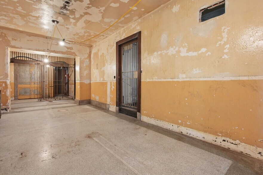 More Photos Of 167 S High St, Columbus Office For Sale