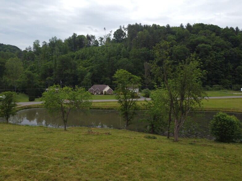 More Photos Of 6421 Highway 91 N, Laurel Bloomery Warehouse For Lease