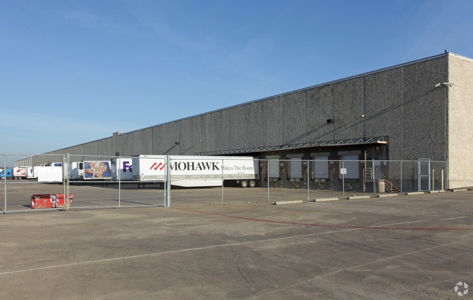 More Photos Of 199 Planters Rd, Sunnyvale Distribution For Lease