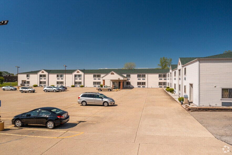 More Photos Of 5100 Hickory Point Frontage Rd, Decatur Hotel For Sale