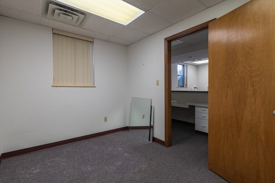 More Photos Of 1130 Vester Ave, Springfield Medical For Lease