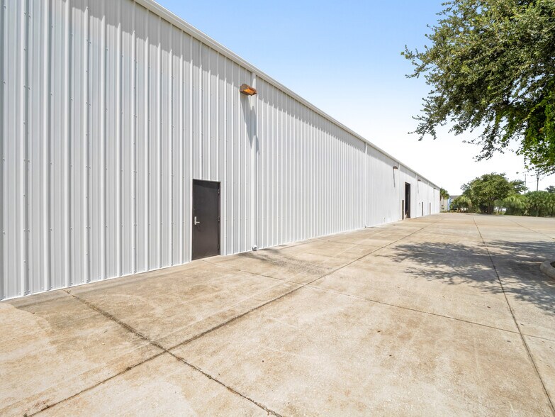 More Photos Of 716 Columbus Ave, Melbourne Manufacturing For Lease
