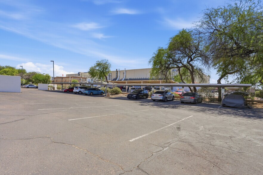 More Photos Of 3401 E Harbour Dr, Phoenix Light Manufacturing For Lease