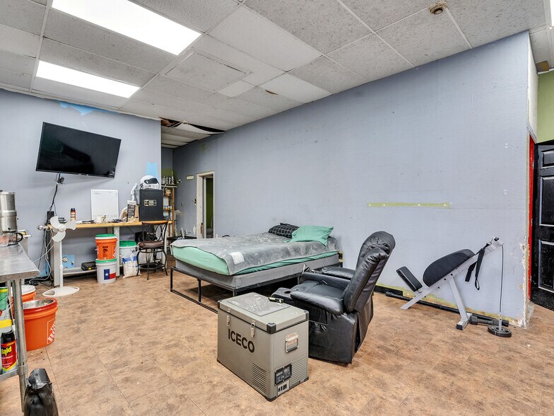 More Photos Of 1922 Strand St, Galveston General Retail For Sale