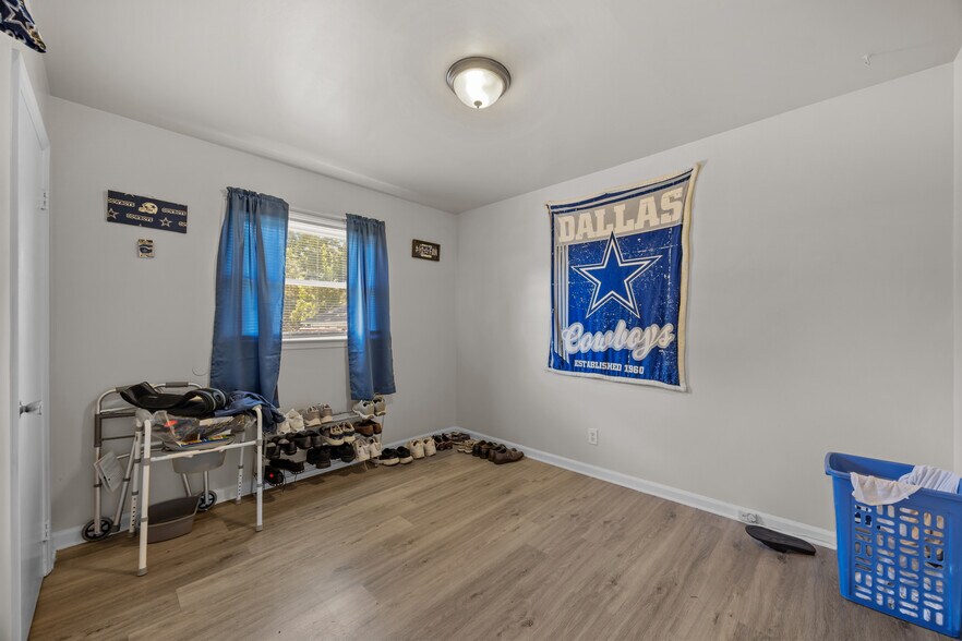 More Photos Of 2501 Vanstory St, Greensboro Apartments For Sale