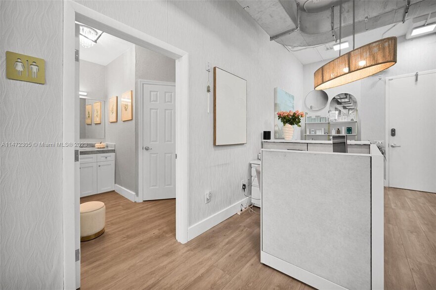 More Photos Of 1560 Lenox Ave, Miami Beach Office For Sale