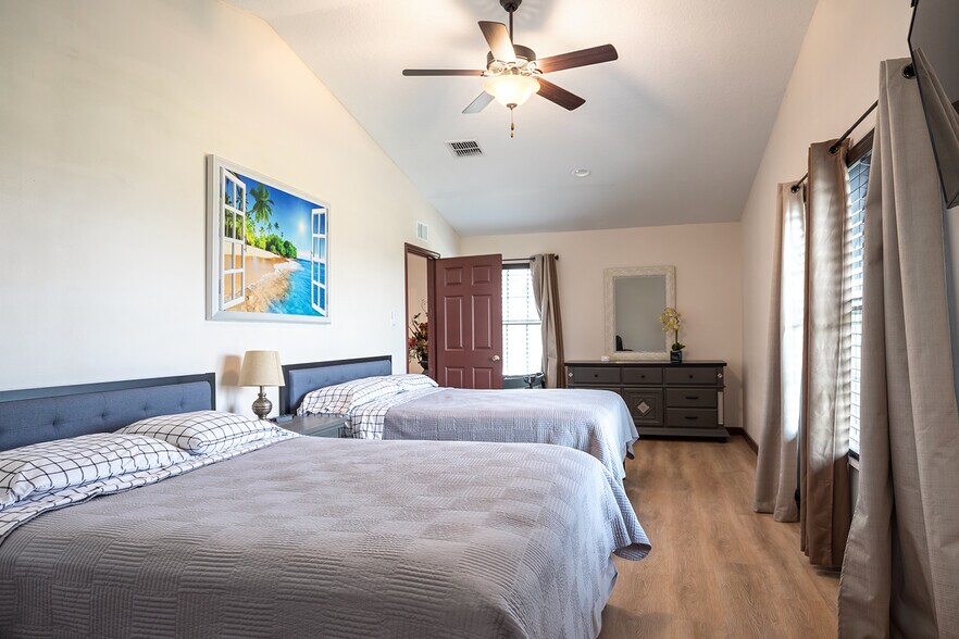 More Photos Of 3211 Lakeshore Blvd, Saint Cloud Specialty For Sale