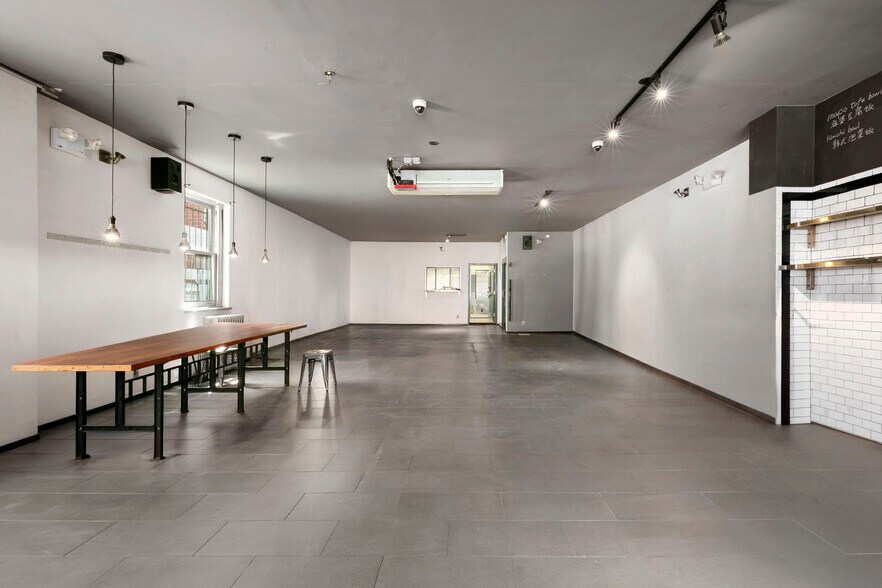 More Photos Of 372 Lafayette Ave, Brooklyn General Retail For Lease