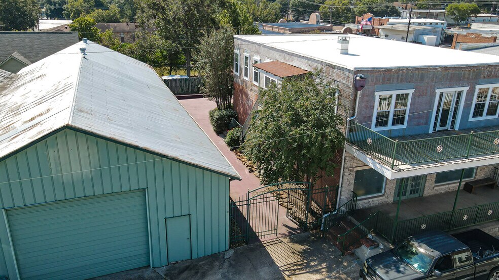 More Photos Of 201 W First St, Brenham Distribution For Sale