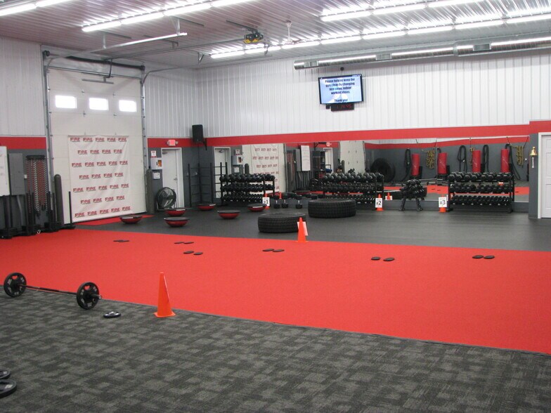 More Photos Of 3862 Norrie Dr, New Franken Showroom For Lease