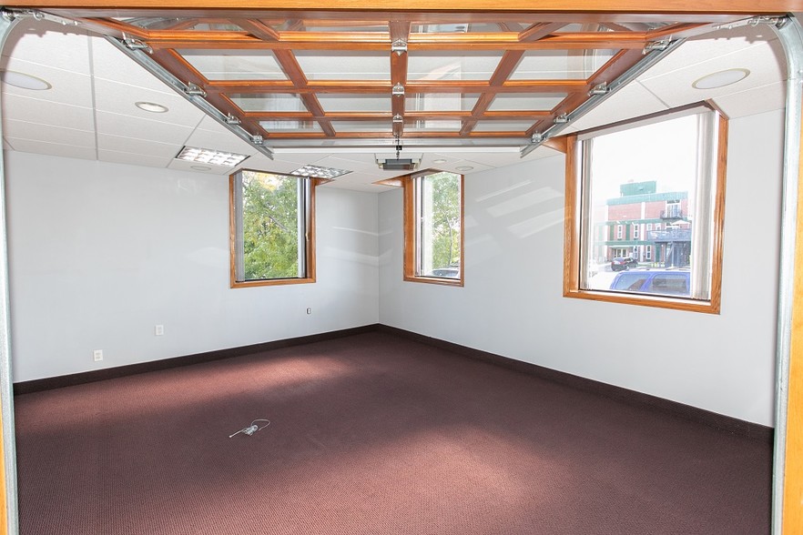 More Photos Of 2040 N Ferry St, Anoka Office For Sale