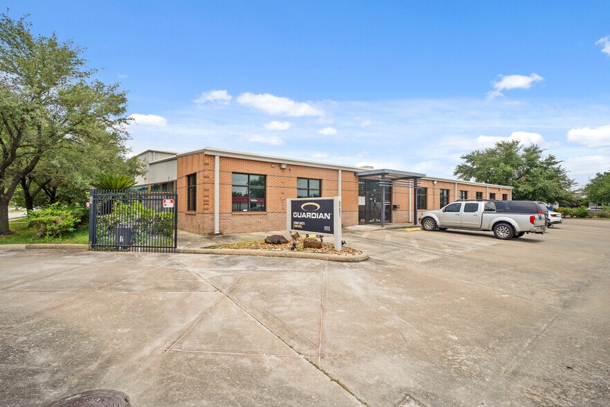 More Photos Of 9201 Winkler Dr, Houston Warehouse For Sale
