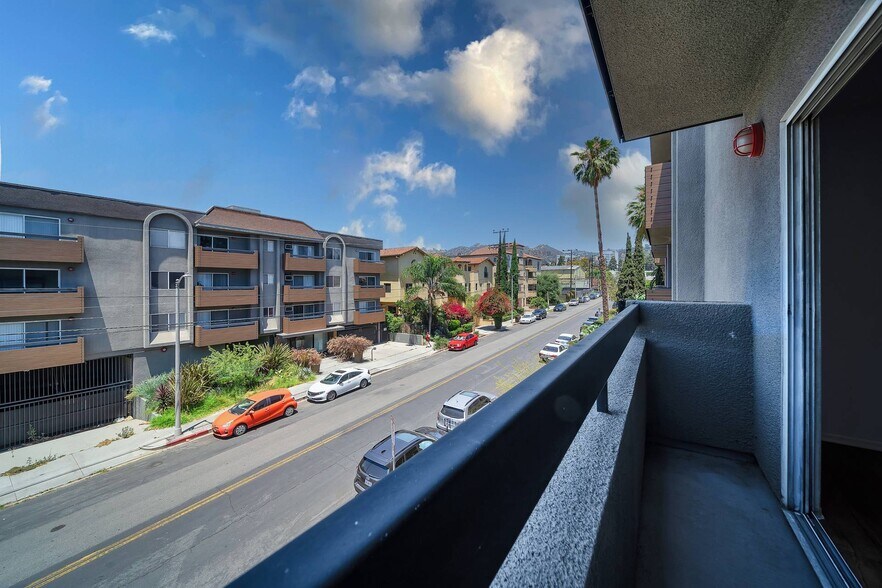 More Photos Of 1320 N Sycamore Ave, Los Angeles Apartments For Sale