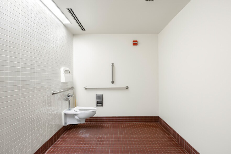 More Photos Of 301 Washington St, Columbus Office For Lease