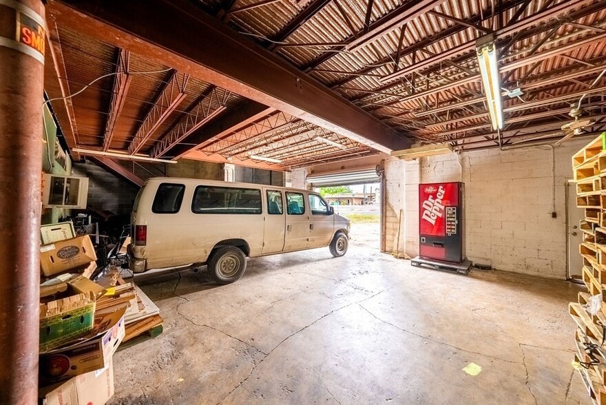 More Photos Of 1100 Water St, Kerrville Warehouse For Sale