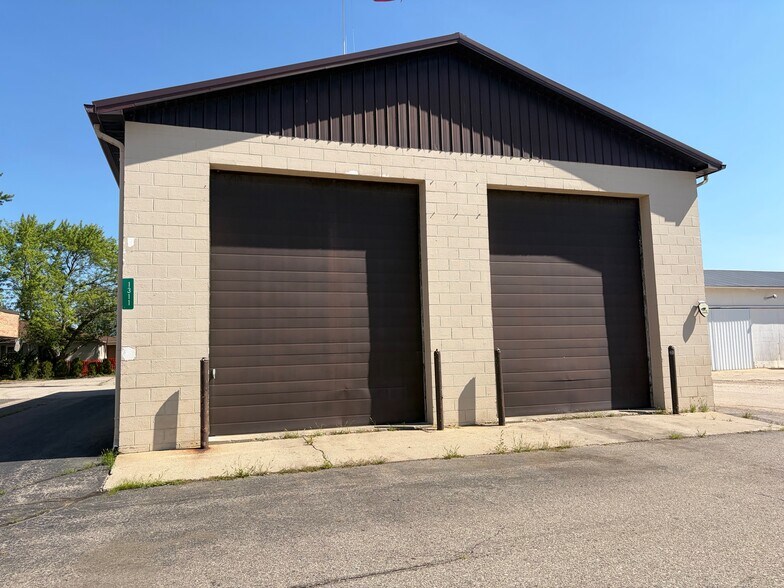 Primary Photo Of 1315 S Mission Rd, Mount Pleasant Service For Lease