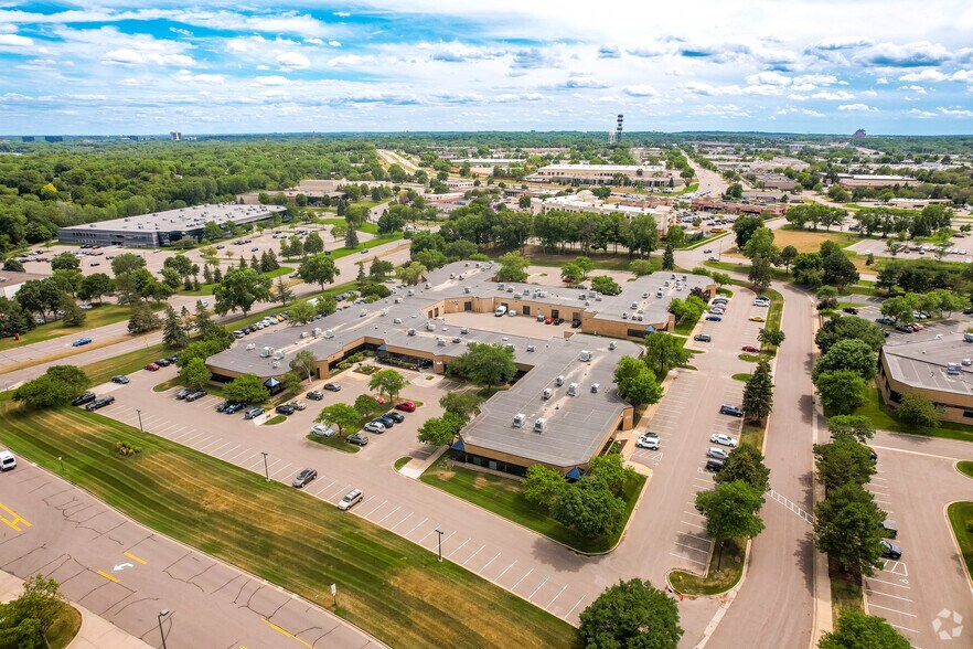 More Photos Of 2905 Northwest Blvd, Plymouth Light Distribution For Lease