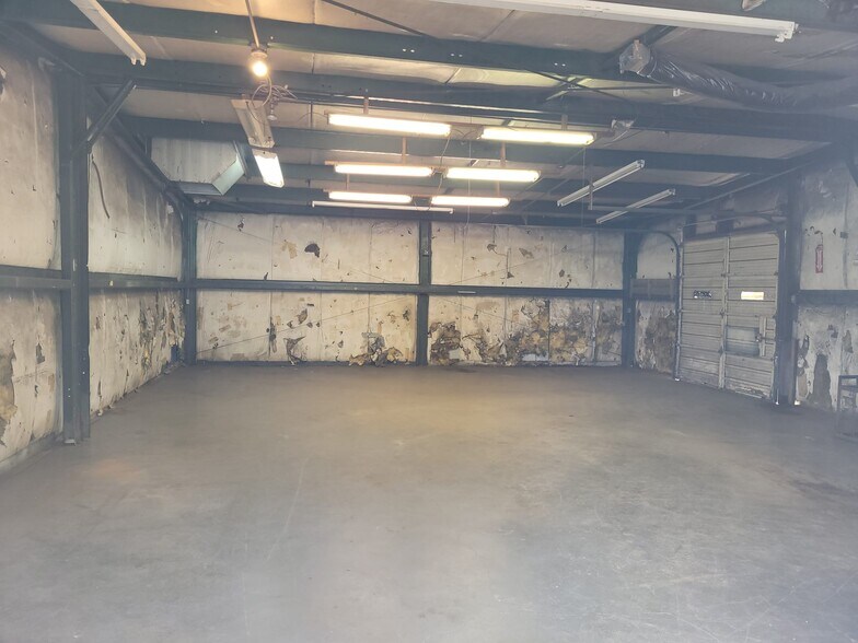 More Photos Of 212 Turk Pl, Greensboro Warehouse For Lease