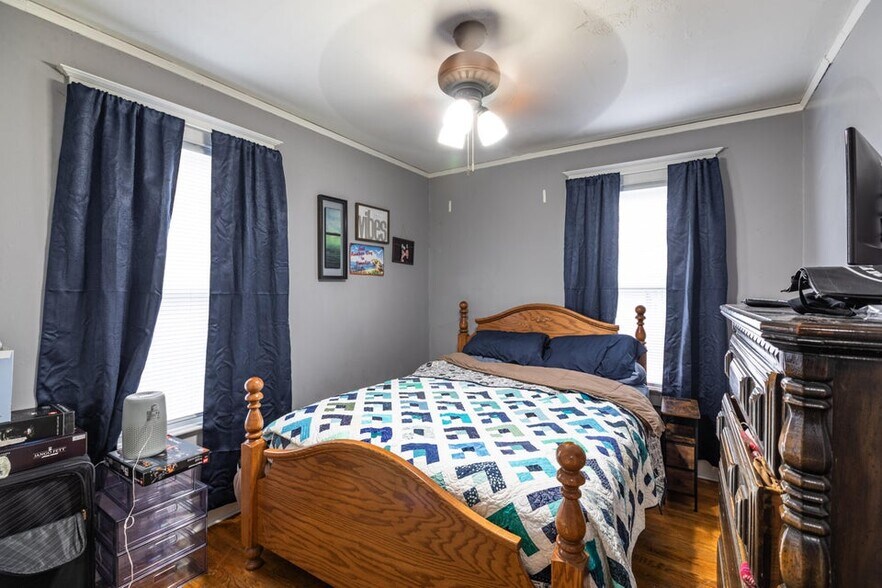 More Photos Of 1601 Jackson St, La Crosse General Retail For Sale