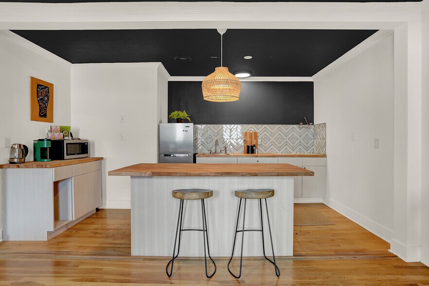 More Photos Of 2258 Young Ave, Memphis Loft Creative Space For Sale