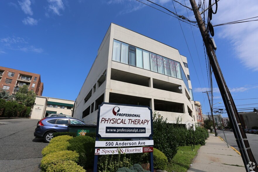 More Photos Of 596 Anderson Ave, Cliffside Park Office For Lease