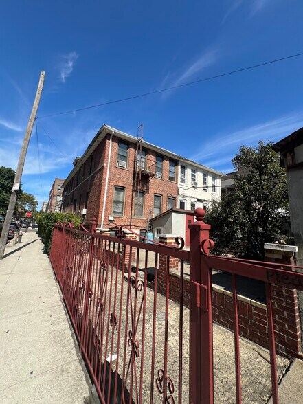 More Photos Of 1040 Willmohr St, Brooklyn Apartments For Sale