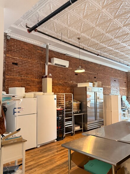 More Photos Of 146 Maine st, Brunswick Office For Lease