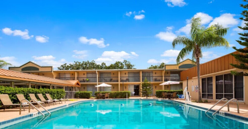 More Photos Of 2014 W Colonial Dr, Orlando Hotel For Sale