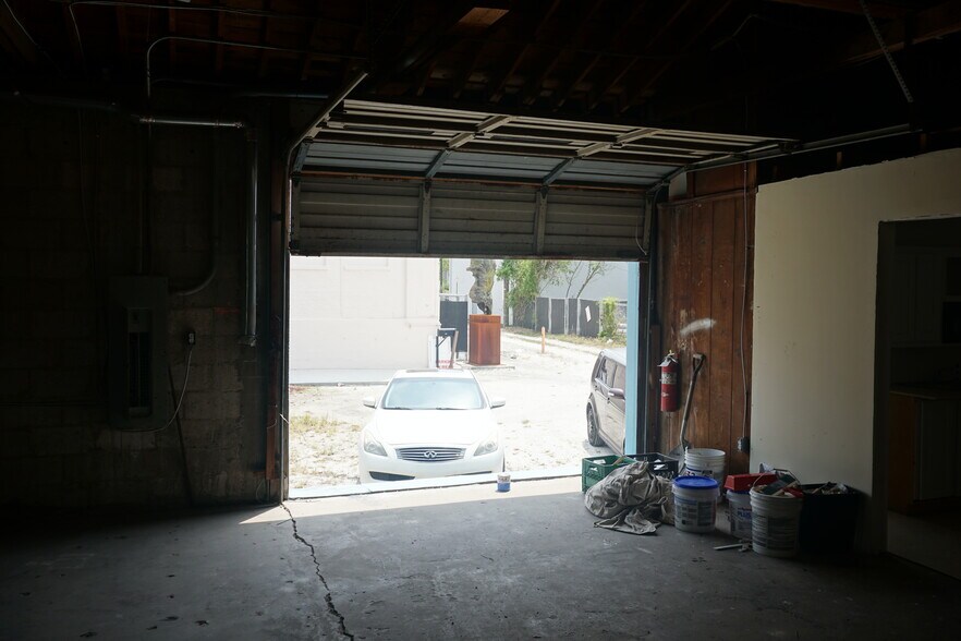 More Photos Of 1110 2nd Ave S, Lake Worth Warehouse For Lease